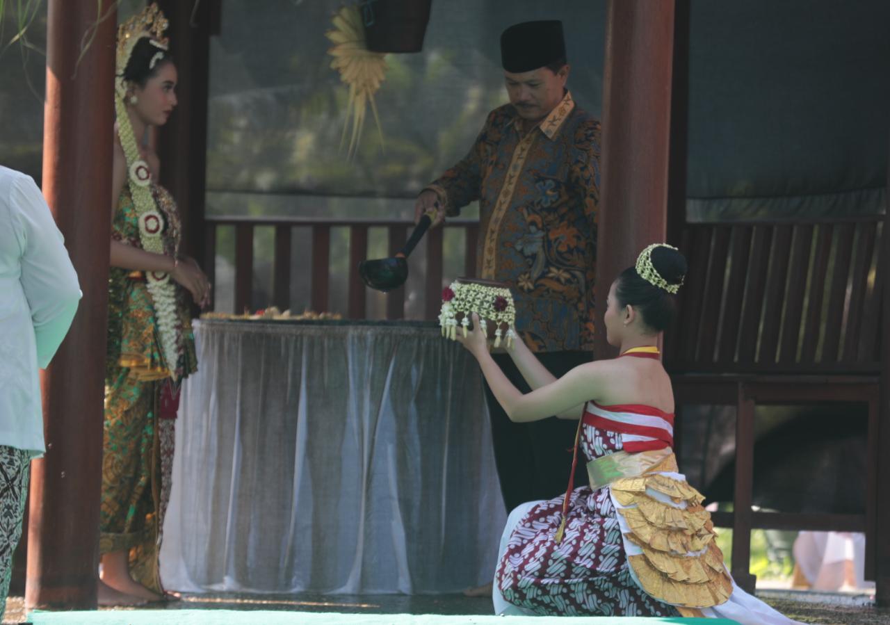 Foto 11 dari 14: Wilujeng Bumi Madhioen Jadi Cara Nguri-Uri Budaya