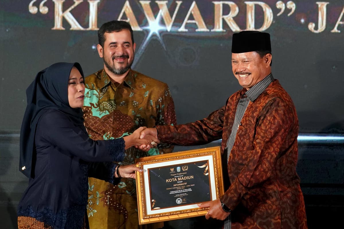 Foto 1 dari 5: Kota Madiun Sabet Anugerah KI Award Jatim Kategori Kota Informatif