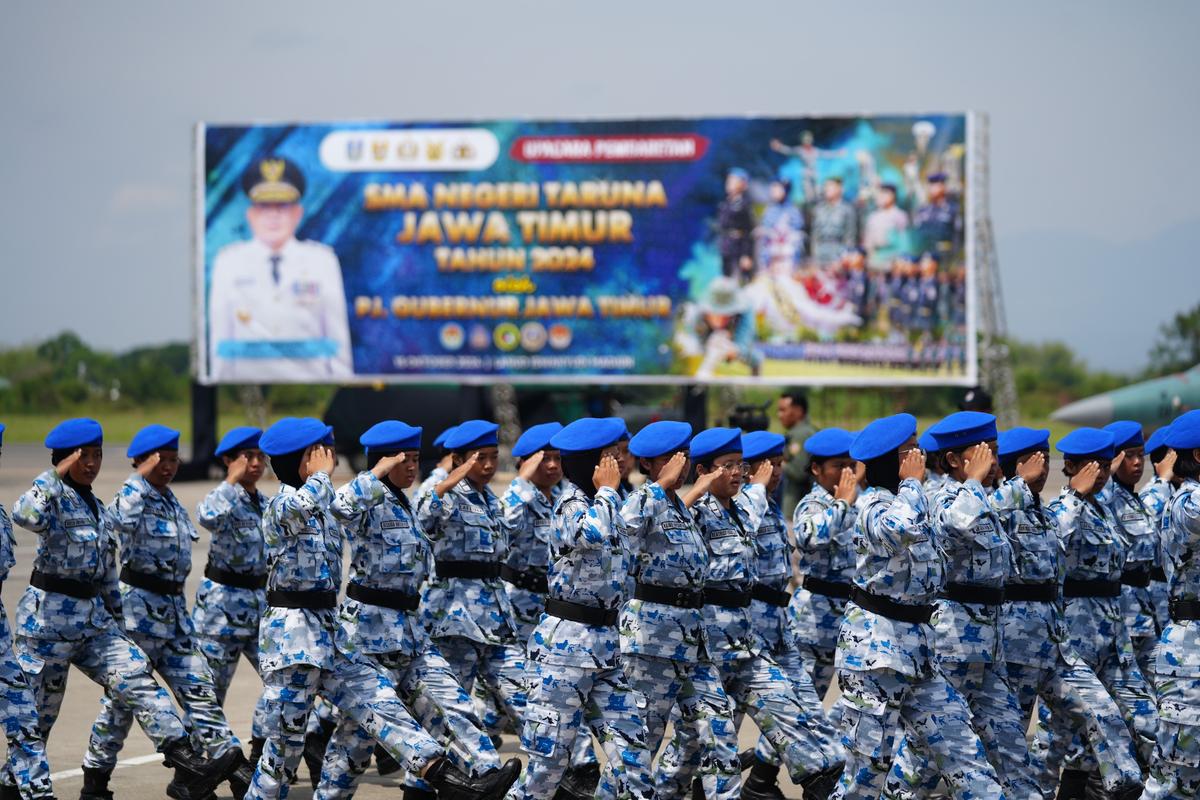 Foto 13 dari 14: Hadiri Pembaretan Taruna-Taruni SMAN Taruna se-Jawa Timur, Pj Wali Kota: Ini Modal Besar Menapaki Proses Pendidikan Selanjutnya