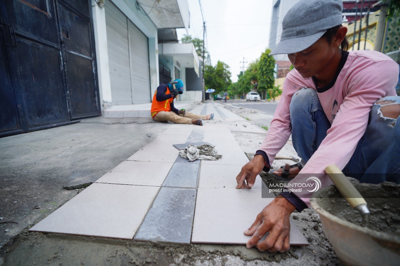 Rehab Trotoar Juga Terus Jalan, Ada 16 Titik di APBD Perubahan