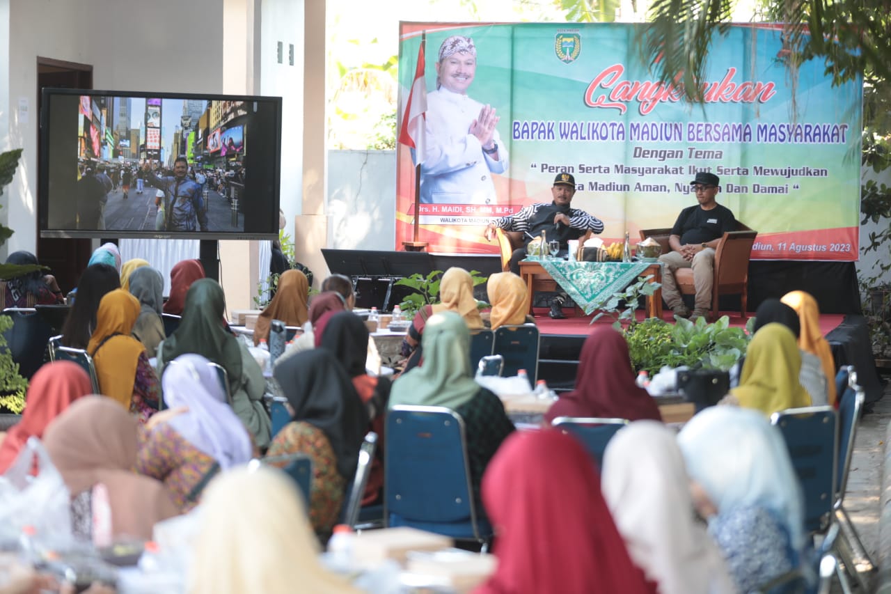 Foto 3 dari 6: Gelar Cangkrukan di Dua Kelurahan, Wali Kota Imbau Warga Ikut Wujudkan Keamanan dan Kedamaian Kota