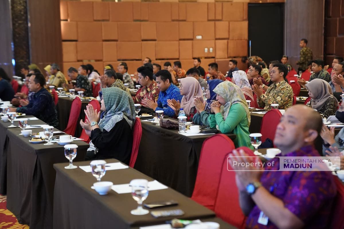 Foto 9 dari 9: Jadi Narsum Bimtek Smart City Pengelolaan Drainase, Wali Kota: Satu Pembangunan Memiliki Minimal Lima Keuntungan