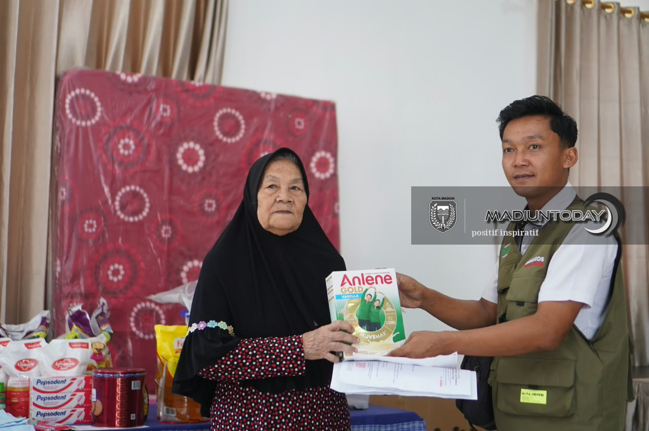 Foto 10 dari 11: 52 Penerima Manfaat di Kota Madiun Terima Bantuan ATENSI dari Kemensos RI