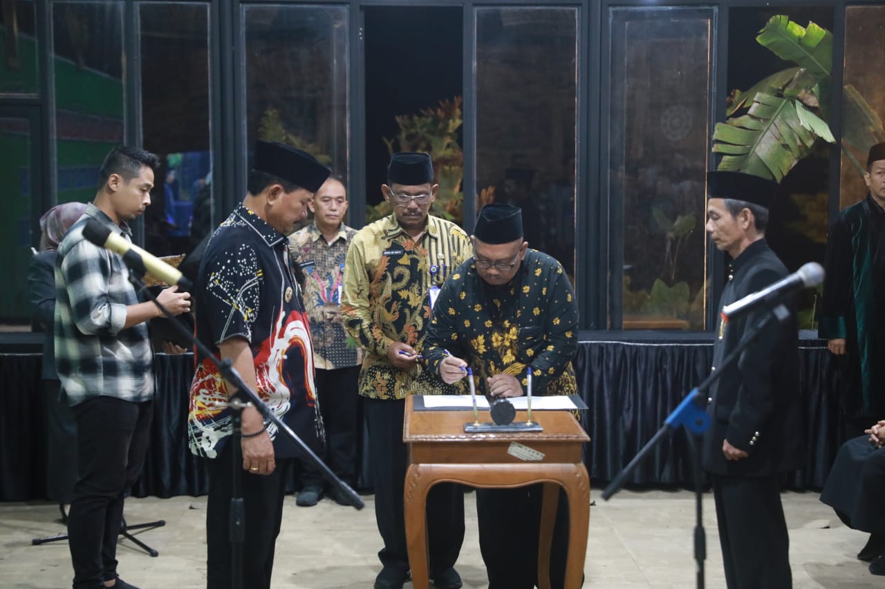 Foto 12 dari 15: Lantik 20 Pejabat, Wali Kota: Tugas Adalah Ibadah, Pejabat Harus Menjadi Contoh