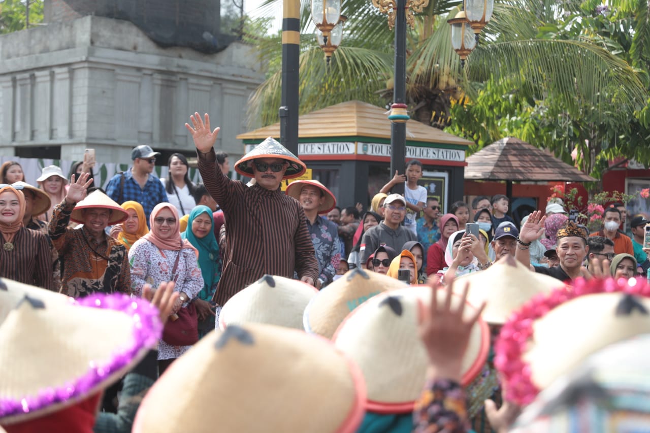 Foto 2 dari 9: Diikuti 1.300 Penjual Jamu, Festival Jamu Gendong Nusantara di Kota Madiun Siap Pecahkan Rekor MURI