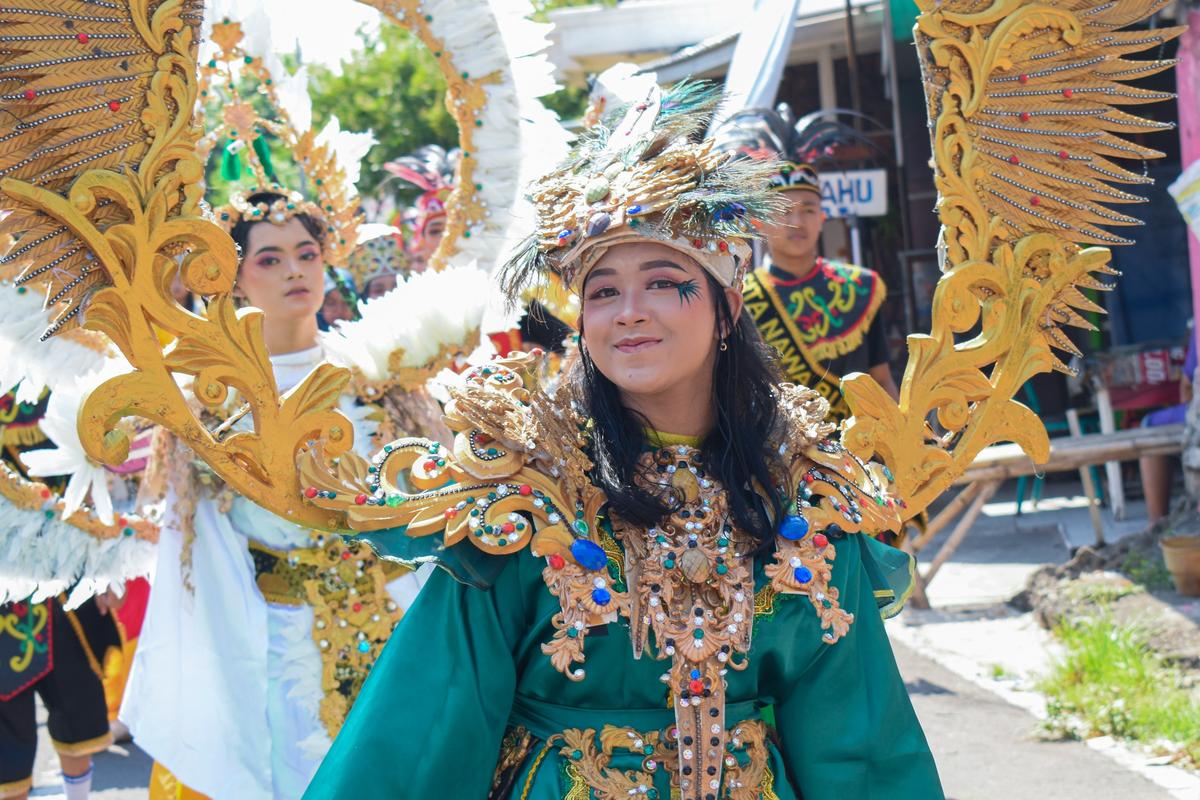 Foto 1 dari 6: Tanamkan Karakter Pancasila Sejak Dini Pada Siswa, Peringatan 38 Tahun SMPN 9 Madiun Kental Berbalut Adat Nusantara