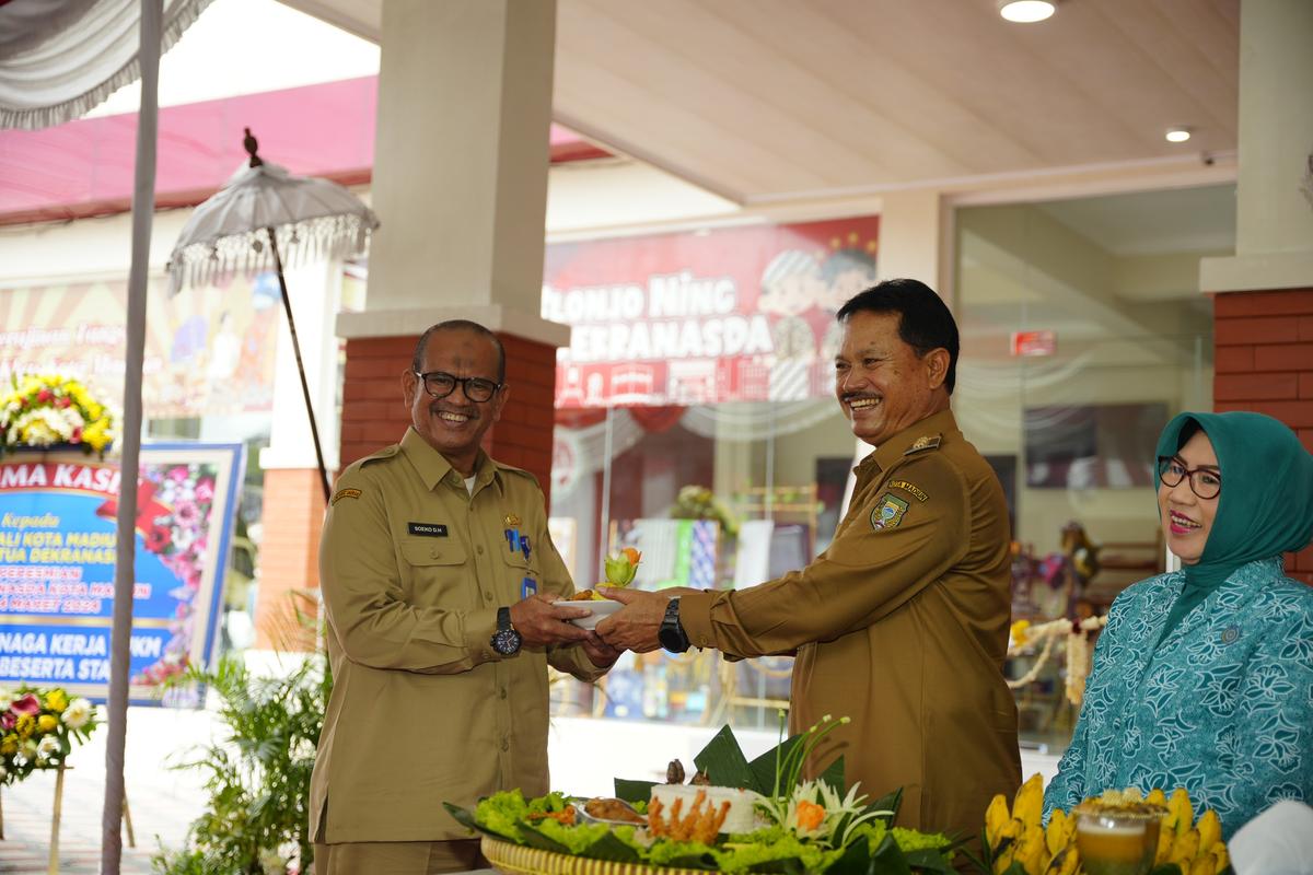 Foto 5 dari 8: Resmikan Gedung Dekranasda, Wali Kota Berharap Bawa Kemajuan untuk UMKM Kota Pendekar