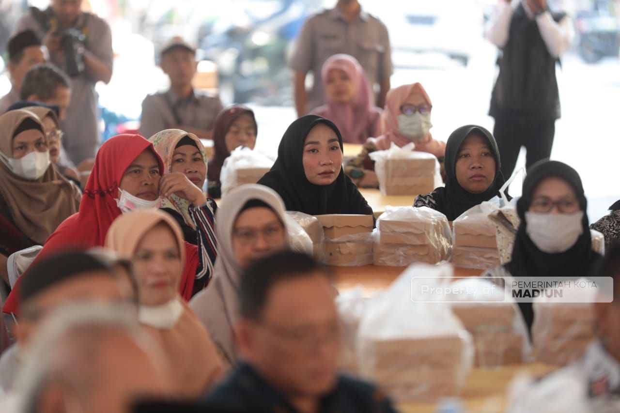Foto 12 dari 12: Serap Aspirasi dan Sampaikan Informasi Terkini, Wali Kota Gelar Cangkrukan di Tiga Kelurahan