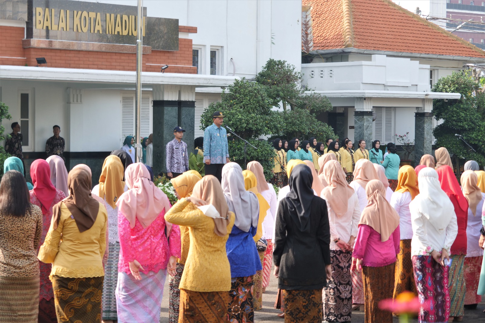 Foto utama berita: Peringatan Hari Kartini, Wali Kota Ajak Tingkatkan Partisipasi Tapi Jangan Lupakan Kodrat Sebagai Perempuan