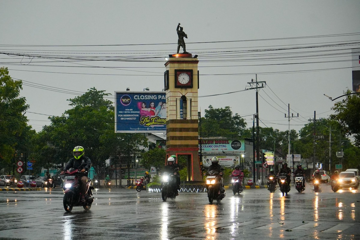 Foto 1 dari 9: Segar! Akhirnya Hujan Guyur Kota Pendekar
