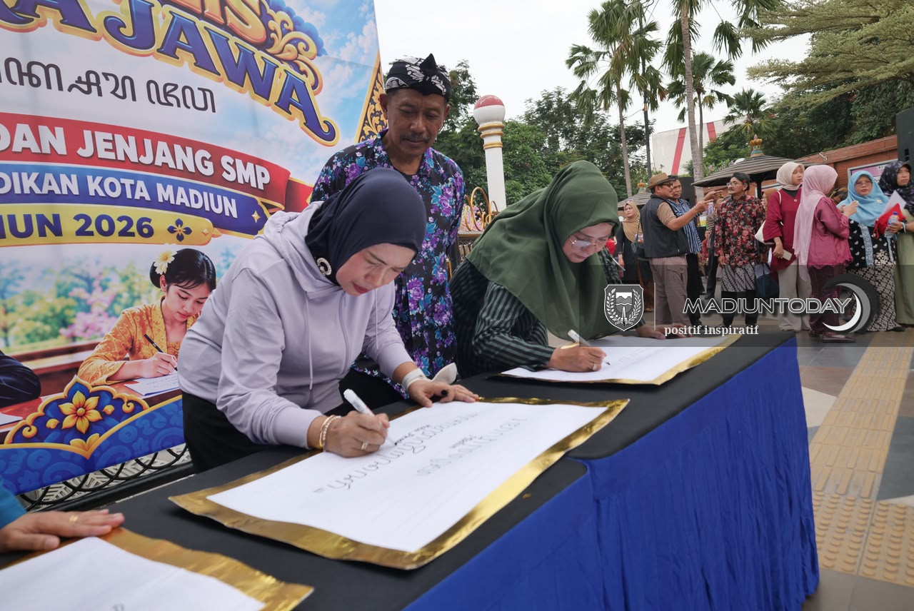 Foto 3 dari 18: 1.588 Pelajar Madiun Rawat Warisan Budaya Jawa Lewat Aksara dan Geguritan