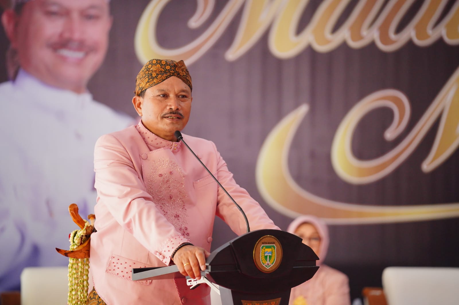 Foto 1 dari 4: Pimpin Prosesi Temu Manten Nikah Massal, Wali Kota Pesan Pengantin Jaga Harmonisasi Rumah Tangga