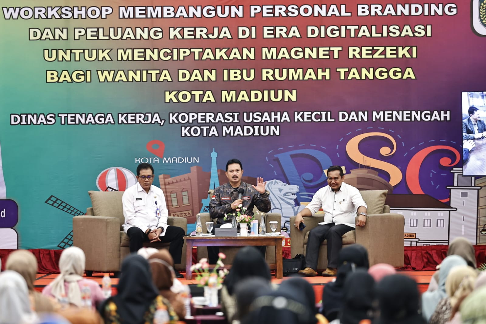 Foto 2 dari 10: Gelar Workshop Bagi Ibu Rumah Tangga, Wali Kota Ingin Ibu Rumah Tangga Juga Berdaya