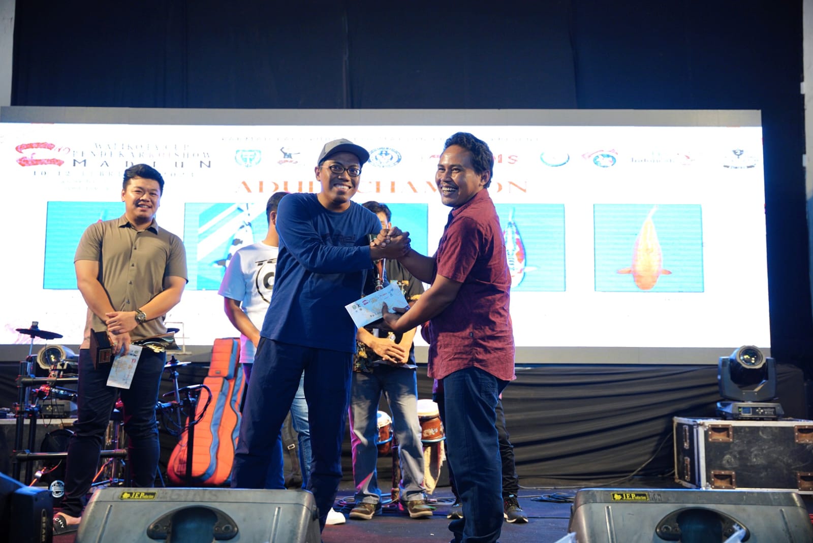 Foto 5 dari 7: Pembudidaya Lokal Raih Juara Umum 2nd Walikota Cup Pendekar Koi Show