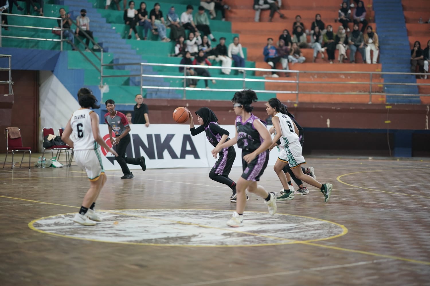 Foto 9 dari 9: Buka Turnament Bola Basket Walikota Cup, Wali Kota Maidi Harap Cetak Tim Berprestasi