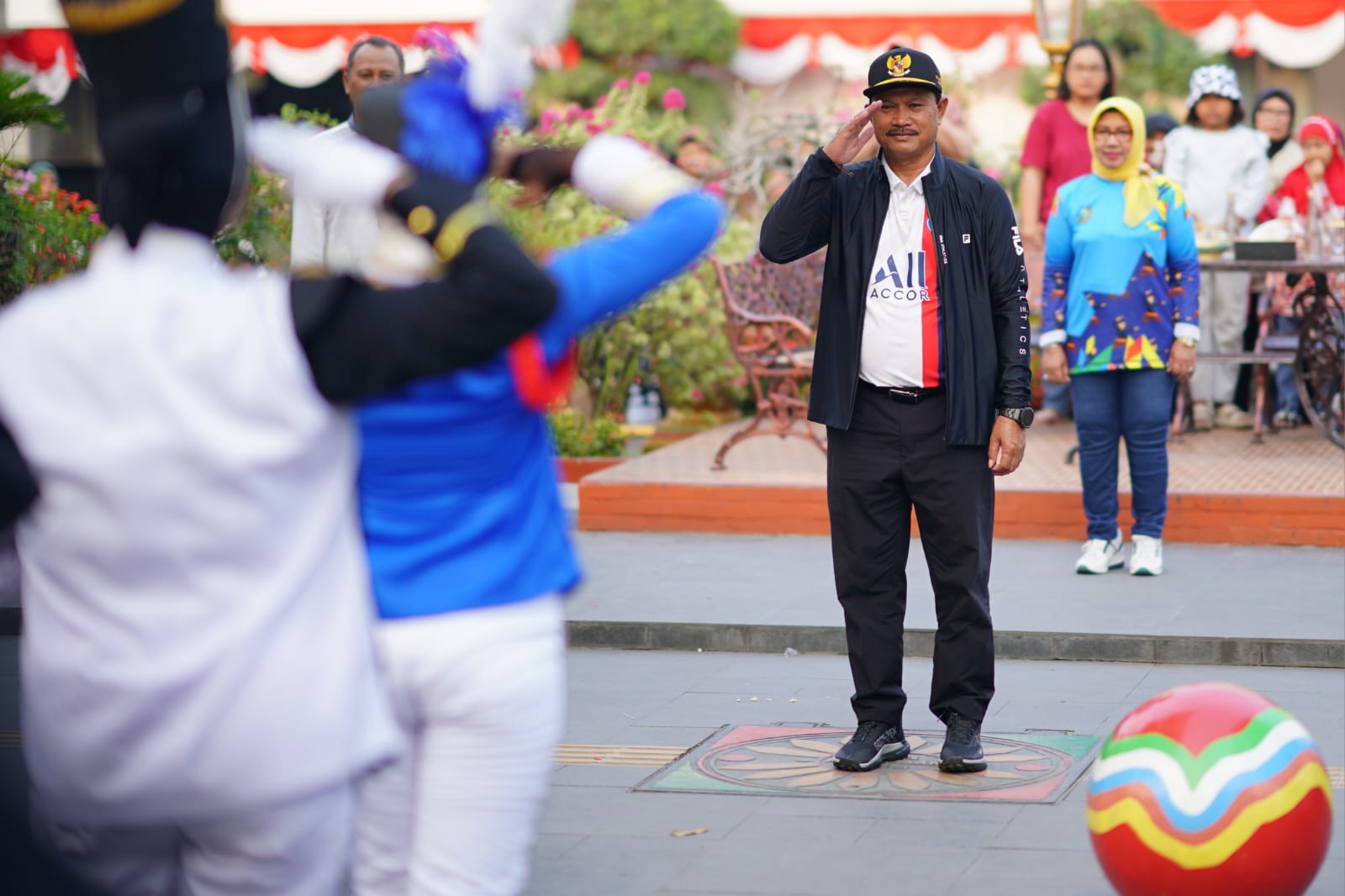 Foto 1 dari 7: Saksikan Parade Senja Rangkaian Hari Jadi, Wali Kota: Ini sekaligus Jadi Magnet Ekonomi