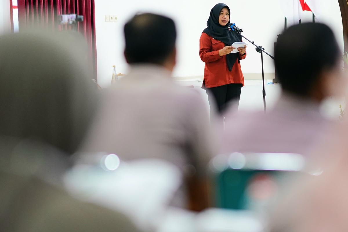 Foto 5 dari 11: Berbatasan Langsung dengan Masyarakat, Pemkot Madiun Bekali Modin dan Kepala Seksi Pemberdayaan Melalui Penyuluhan Hukum