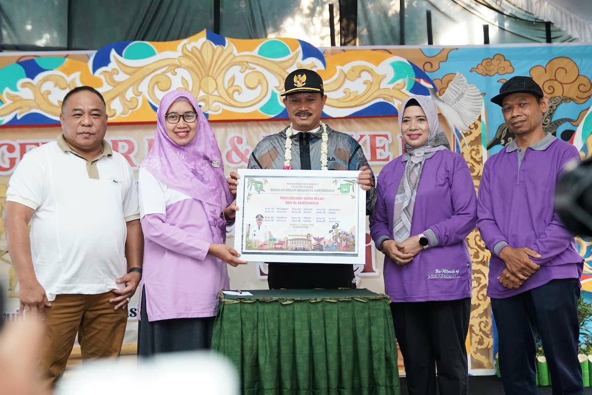 Foto 5 dari 9: Hadiri Peringatan HUT ke-17 SDN 01 Kartoharjo, Wali Kota: Saya Beri Hadiah Spesial