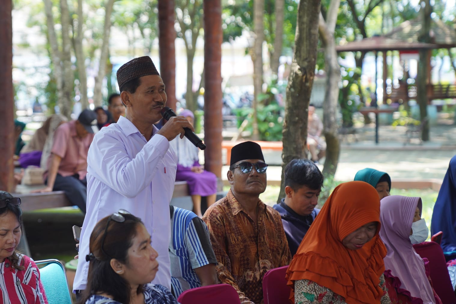 Foto 5 dari 10: Sambangi Warga di Kelurahan Ngegong, Wali Kota Ajak Warga Jaga Kerukunan dan Aktif Ikuti Pembangunan
