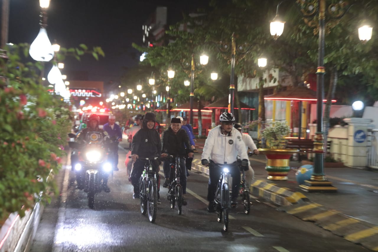 Foto utama berita: Pengarahan Malam Lanjut Sepedahan, Wali Kota Ingin Kepala OPD Tetap Bugar di Kala Ramadan