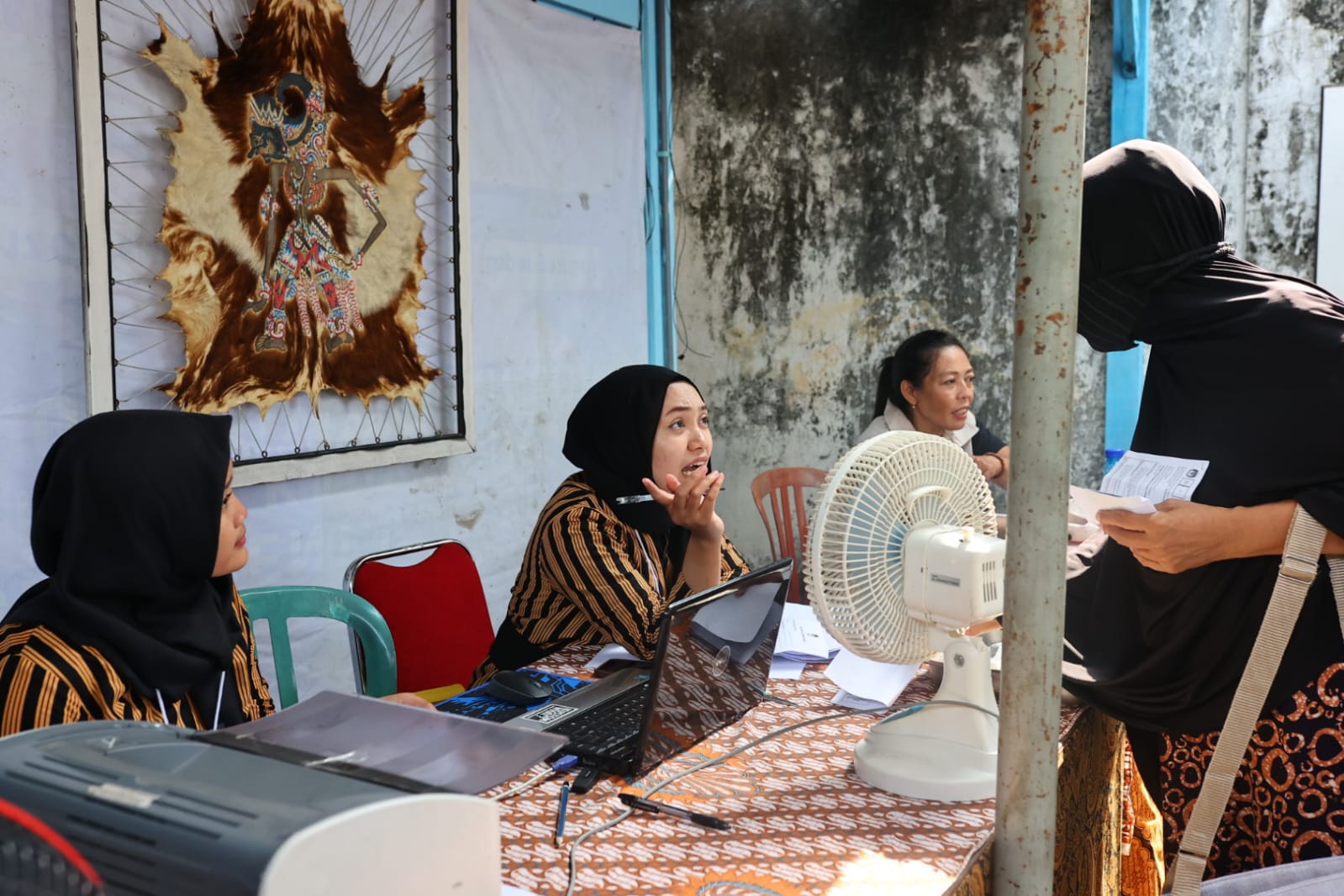 Foto 2 dari 6: Uniknya TPS Bernuansa Tempo Dulu, Serasa Bernostalgia di Masa Lalu
