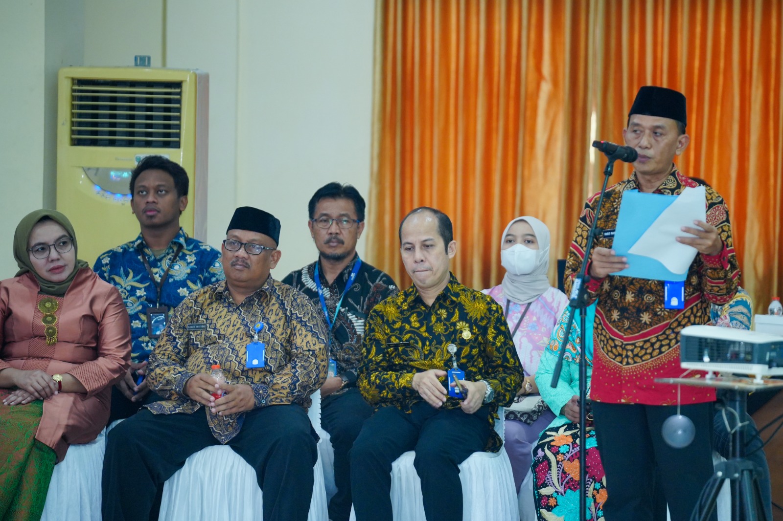 Foto 7 dari 10: Serahkan SK PPPK, Wali Kota Minta Serius dalam Bekerja