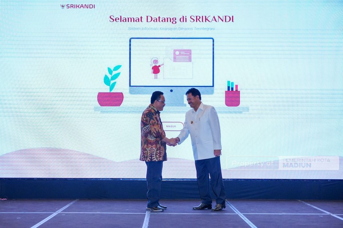 Foto 1 dari 8: Wali Kota-Plt Kepala Arsip Nasional Launching Aplikasi Srikandi, Wali Kota Harap Urusan Kearsipan Semakin Mudah dan Cepat