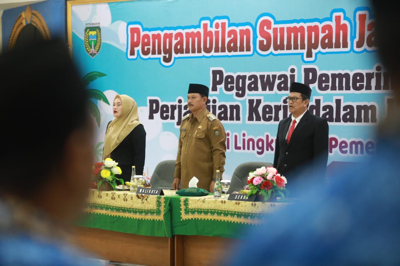 Foto 9 dari 16: Pengambilan Sumpah Jabatan dan Pelantikan PPPK, Wali Kota Dr. Maidi: Apa yang Diucapkan Harus Dijalankan