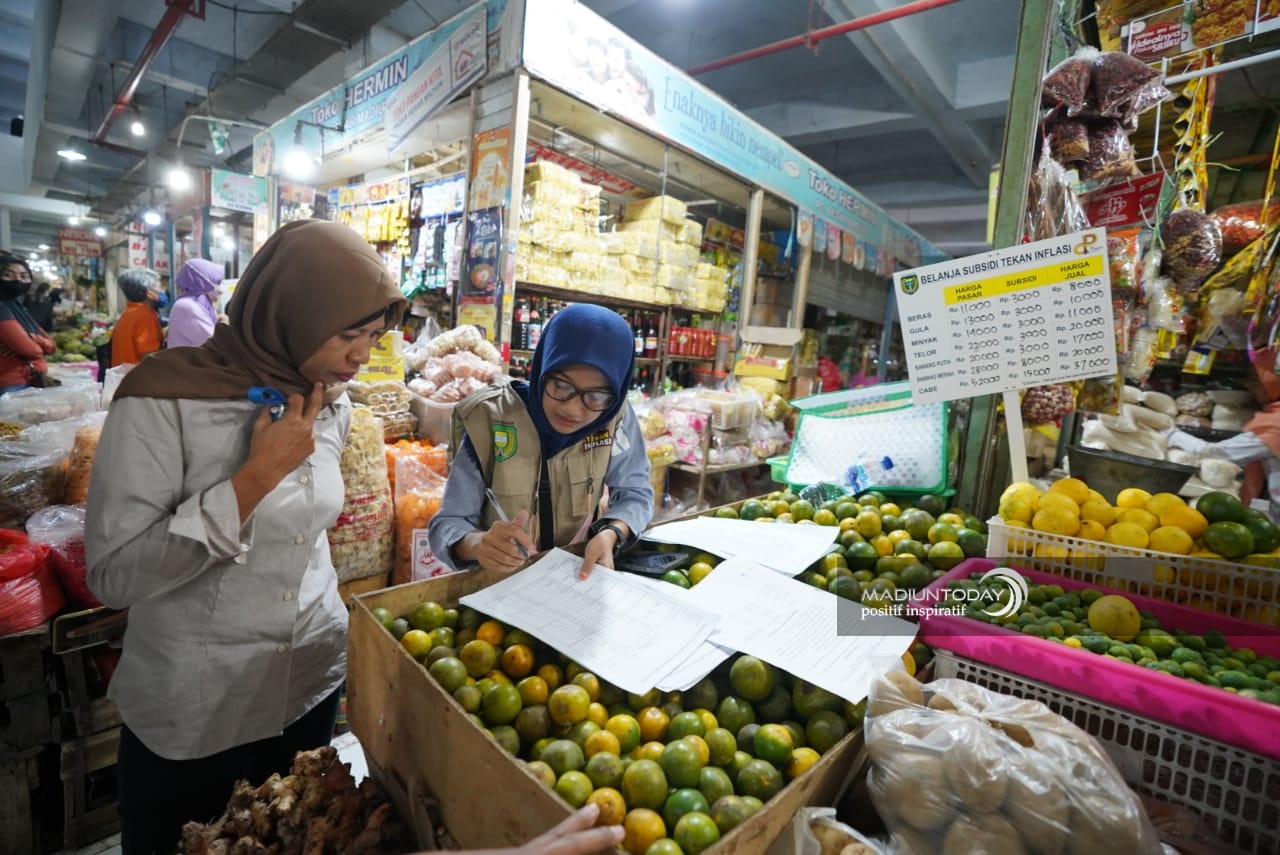Foto 8 dari 11: Dapat Subsidi Dari Wali Kota, Pedagang Akui Lapaknya Makin Ramai