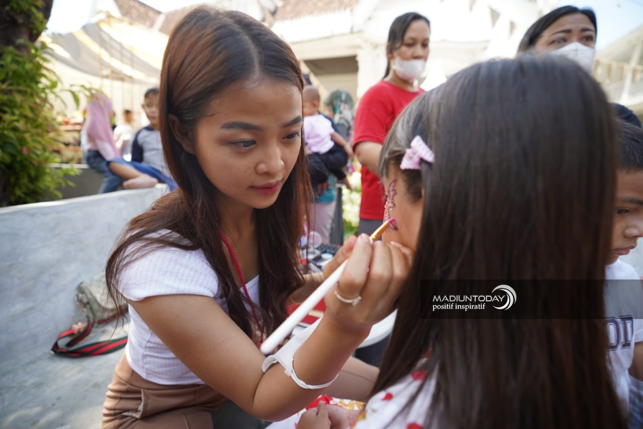 Foto 2 dari 4: Tekuni Rias Karakter dan Face Painting, Jasa Sri Jayanti Laris Sampai Ibukota