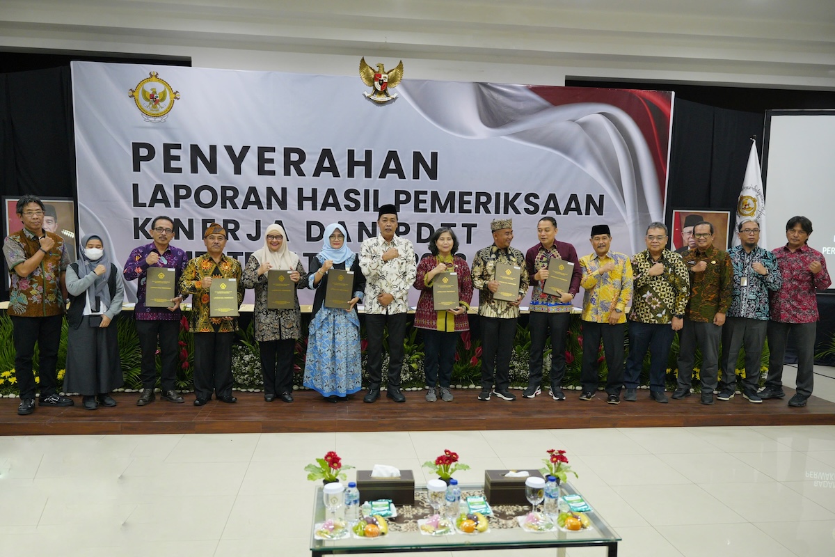 Foto 4 dari 4: Serahkan Hasil Pemeriksaan BPK, Pemkot Madiun Segera Tindaklanjuti Rekomendasi Perbaikan