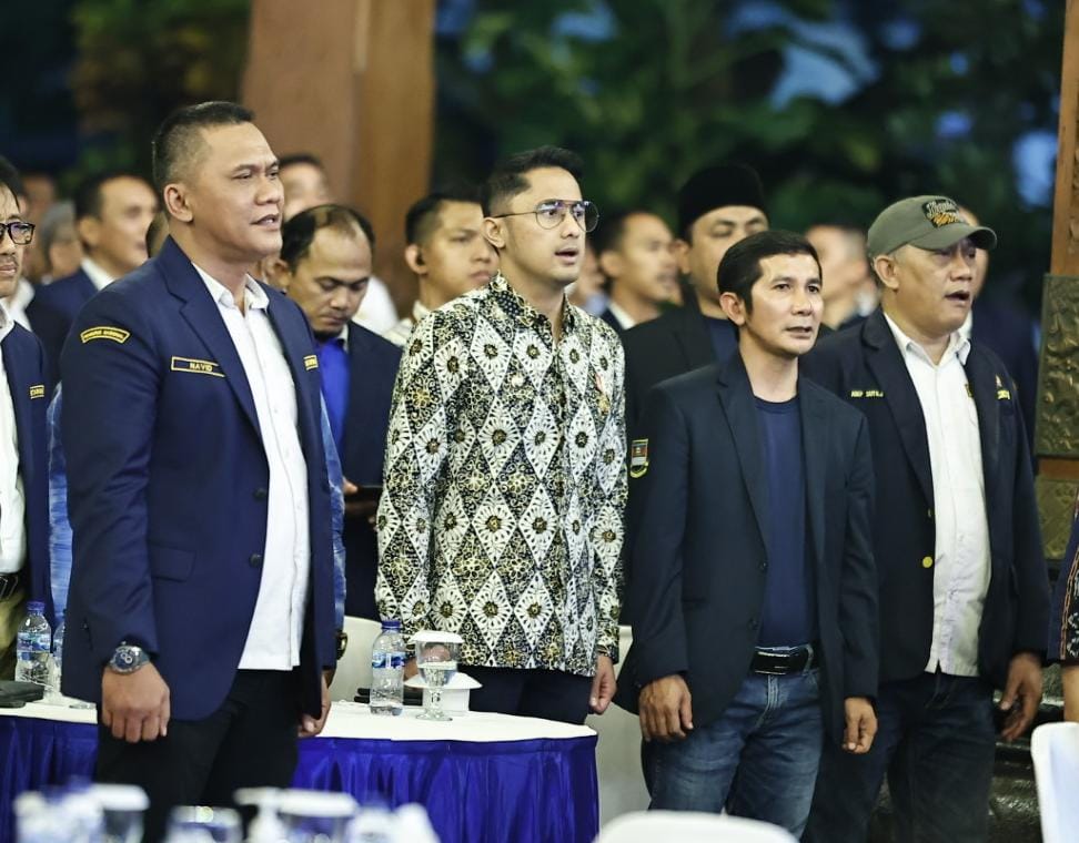 Foto 9 dari 10: Peduli Kaum Pemuda, Wali Kota Diganjar Penghargaan Satyalancana Dharma Aditya Karya Mahatva Yodha
