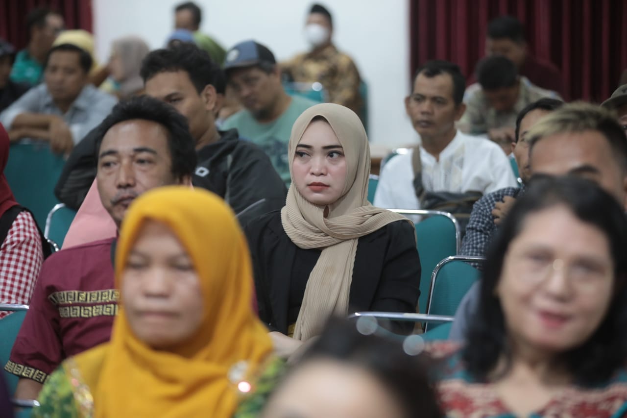 Foto 8 dari 11: Hadiri Parenting SMPN 7, Wali Kota Pesan ke Orangtua Agar Bijak di Era Digital