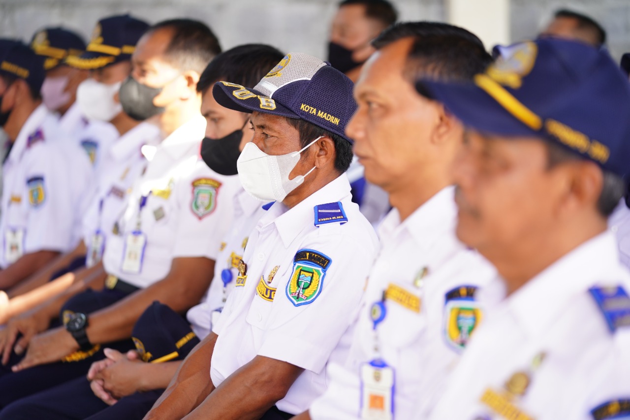 Foto 7 dari 10: Peringati Hari Perhubungan Nasional, Wali Kota Beri Pembinaan Pegawai Dishub