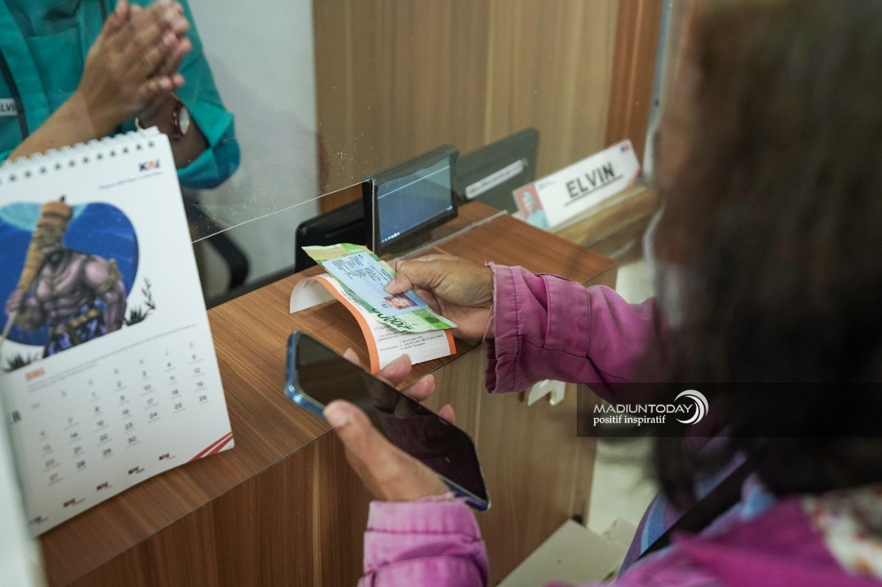 Foto 2 dari 5: Tiket KA Nataru Sudah Bisa Dibeli Mulai Hari Ini