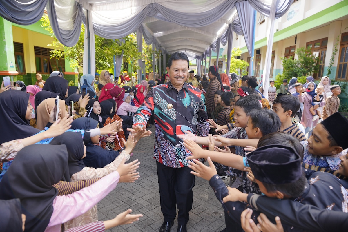 Foto 3 dari 8: Hadiri Gelar Karya P5 MI Islamiyah, Wali Kota Puji Pendidikan Akademik Dan Agama Yang Seimbang