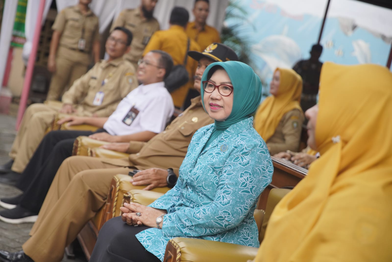 Foto 3 dari 9: Wali Kota Maidi Serahkan Bantuan CSR Hingga Buka Bazar Takjil Lapak UMKM