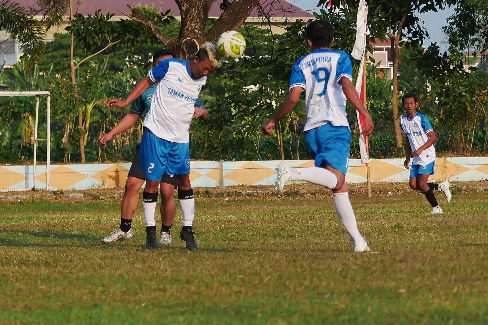 Foto 6 dari 9: Laga Final Turnamen Sepak Bola Piala DPRD Kota Madiun Besok Sore, Armaya: Dijamin Seru Sejak Menit Awal