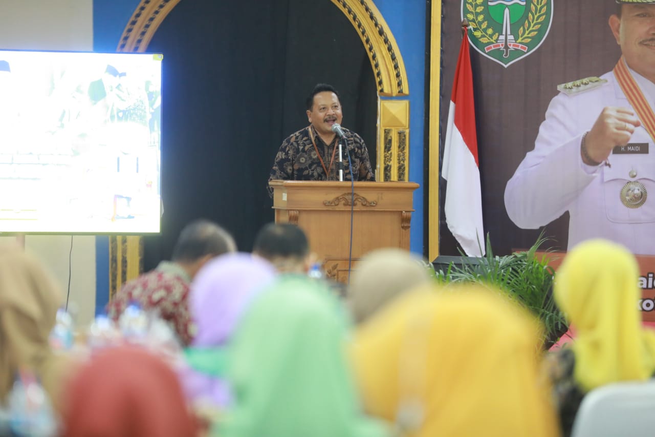 Foto 1 dari 12: Gelar Dialog Kebijakan Pendidikan, Wali Kota Dr.Maidi Harap Seluruh Stakeholder Saling Berkolaborasi