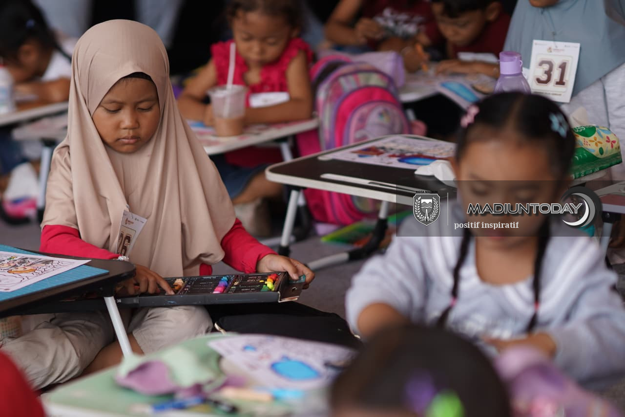 Foto 18 dari 35: Lomba Mewarnai Lengkapi Gelaran EXPO UMKM dan Ekosistem Haji-Umrah, Diikuti Ratusan Peserta
