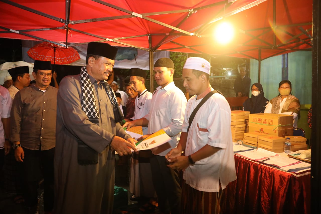 Foto 4 dari 10: Isya Berjamaah di Musala Baitul Muttaqin, Wali Kota Ajak Masyarakat Sampaikan Aspirasi