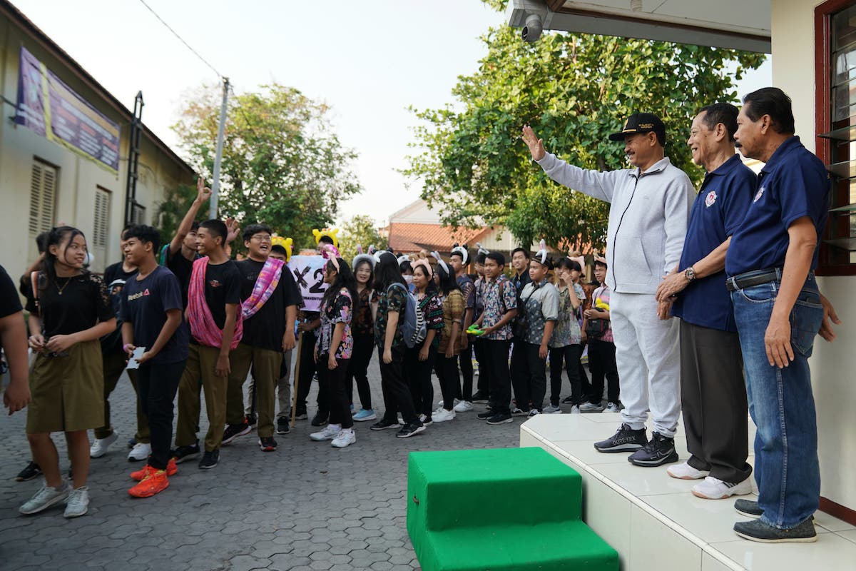 Foto 6 dari 9: Berangkatkan Jalan Santai HUT ke-98 Yayasan Yohannes Gabriel, Wali Kota Sampaikan Apresiasi