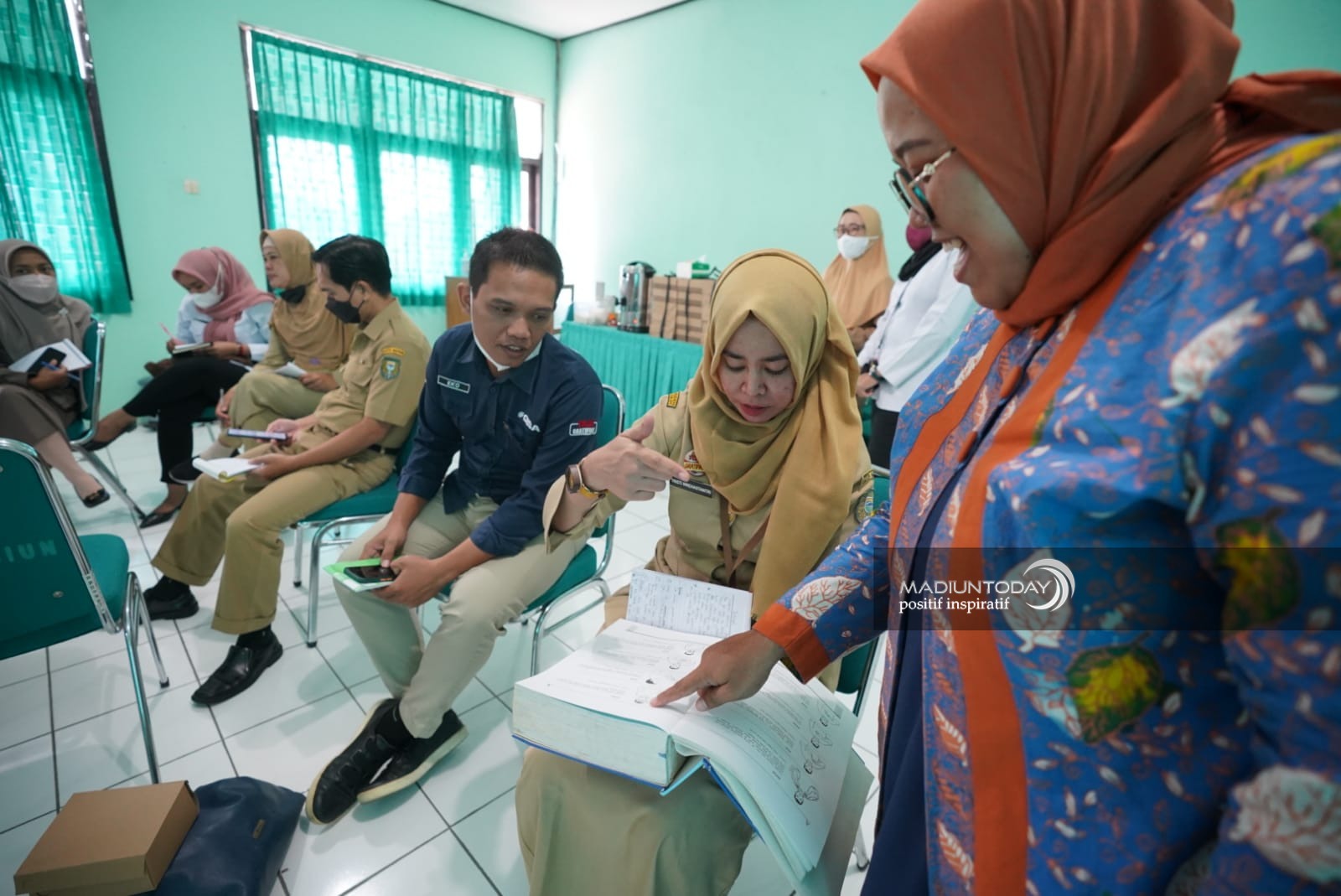 Foto 3 dari 10: Tingkatkan Pelayanan Untuk Masyarakat, BKD Bekali OPD Dengan Keterampilan Bahasa Isyarat