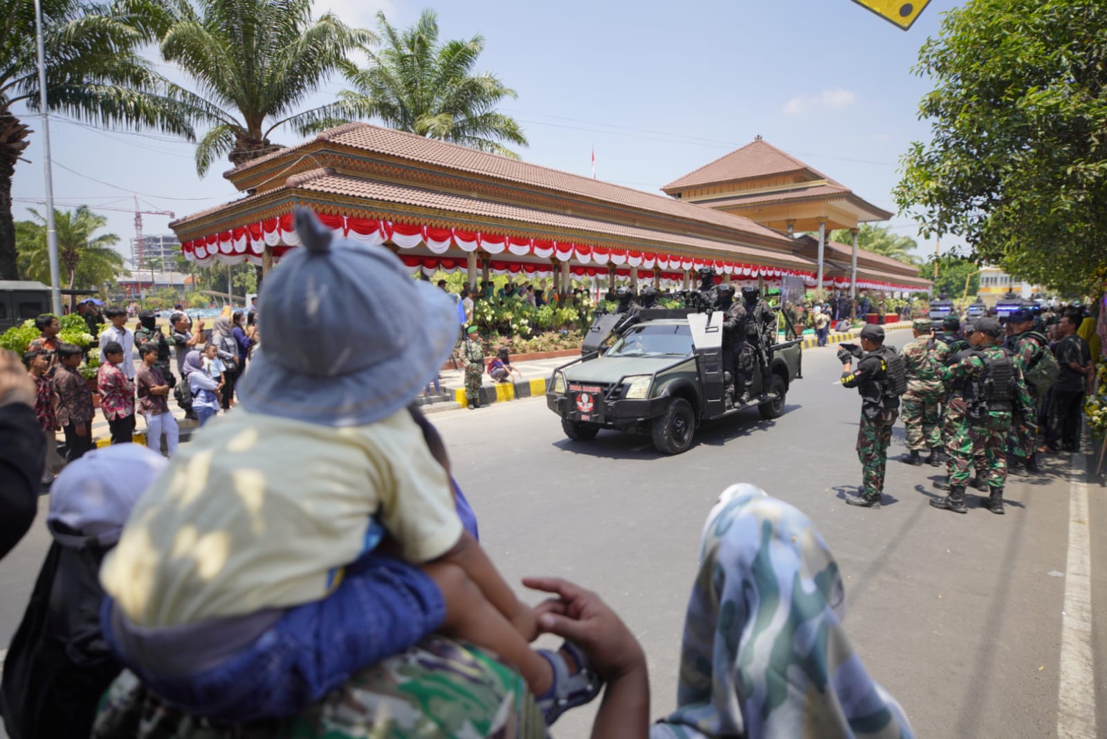 Foto 7 dari 9: Gagahnya Defile Personil dan Alutsista HUT ke-78 TNI