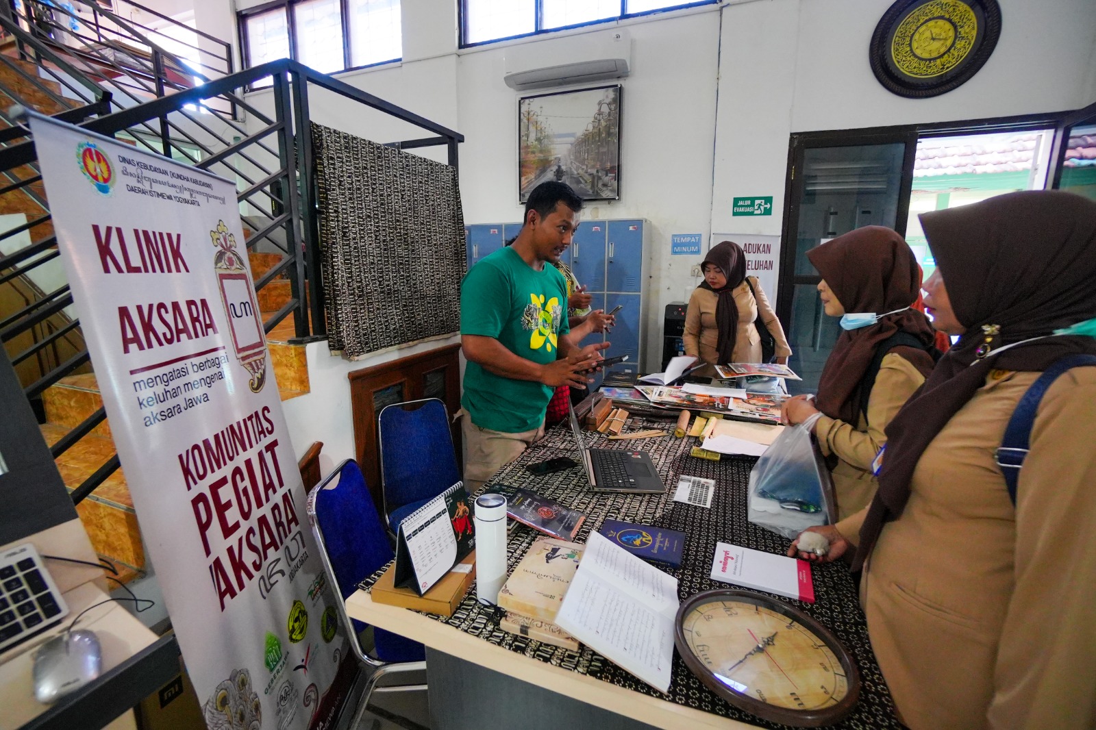 Ingin Gadgetmu Pakai Aksara Jawa? Yuk Ikuti Klinik Aksara di Perpusda