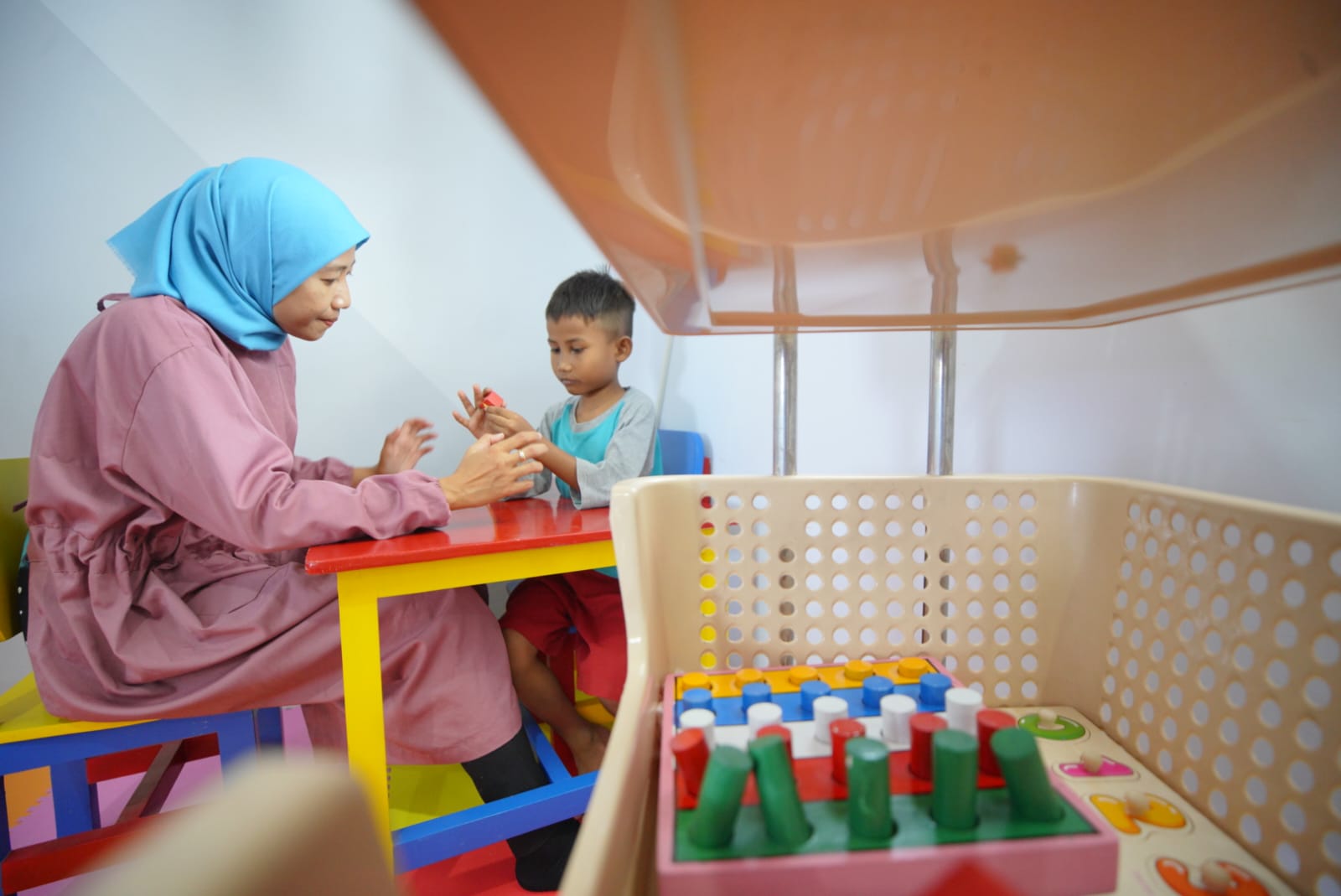 Foto 2 dari 7: Dapat Bantuan Kemensos RI, Ada Terapi Wicara, Okupasi, dan Fisioterapi Gratis di Kota Madiun