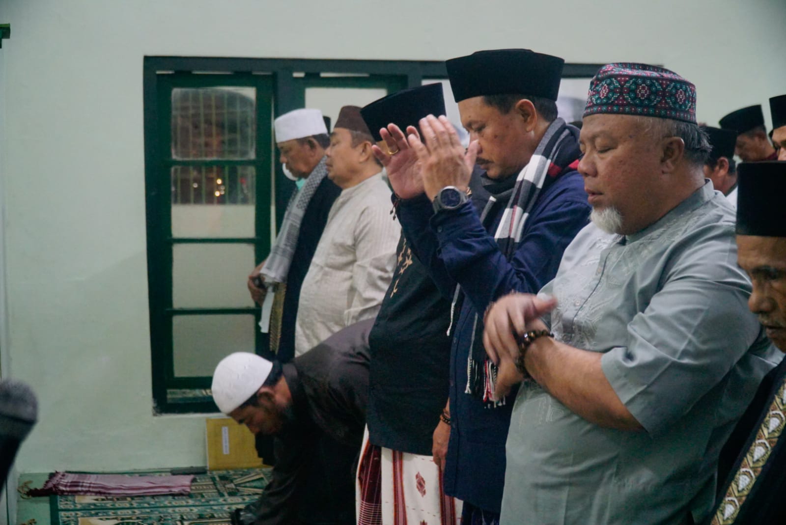 Foto 4 dari 12: Beribadah di Masjid Al Ichsan, Wali Kota Sampaikan Program Pembangunan