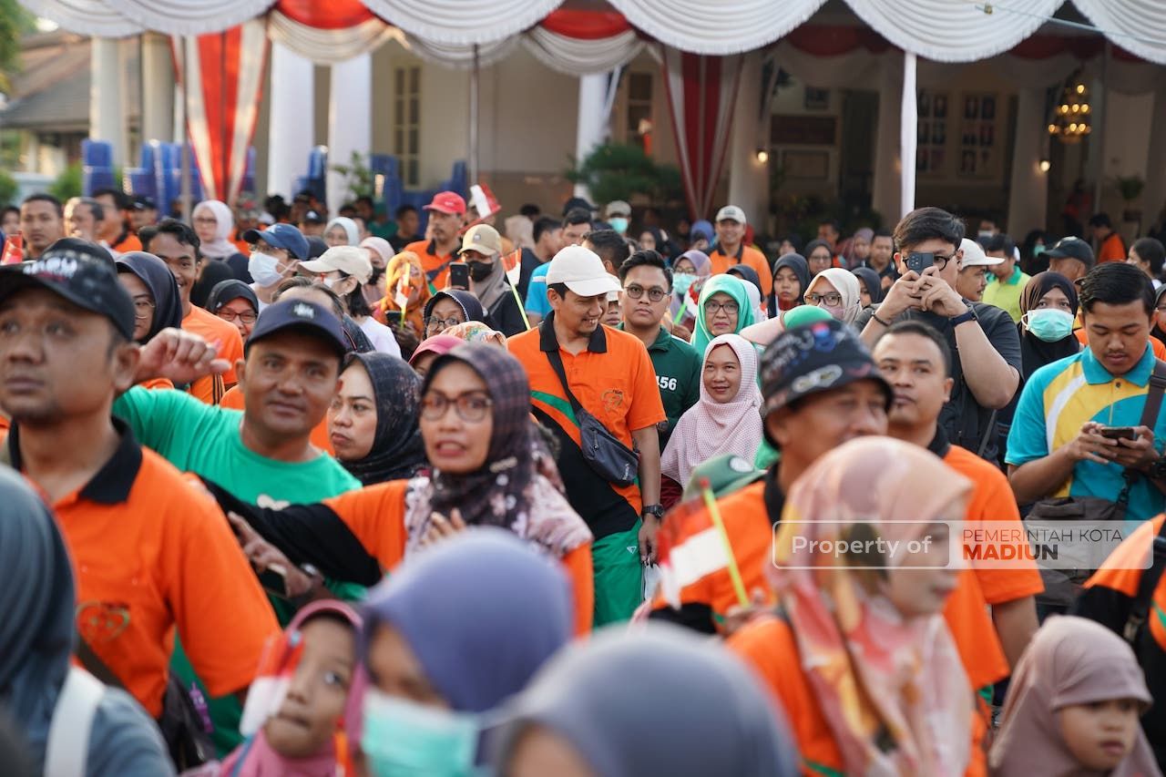 Foto 7 dari 9: Mlaku-Mlaku Bareng Karyawan RSUD dr Soedono, Wali Kota: Pelayan Kesehatan Harus Sehat