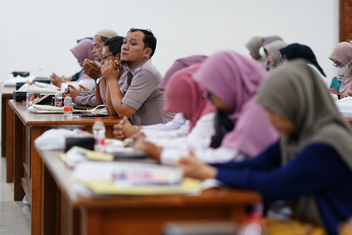 Foto 4 dari 11: Berbatasan Langsung dengan Masyarakat, Pemkot Madiun Bekali Modin dan Kepala Seksi Pemberdayaan Melalui Penyuluhan Hukum