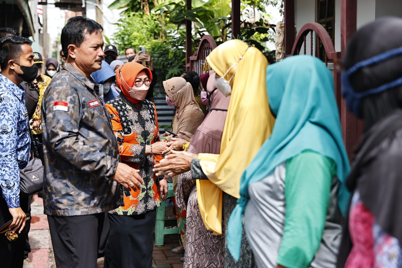 Foto 4 dari 10: Wali Kota Salurkan Bantuan Kursi Roda Dan Tongkat Jalan Bagi Warga Yang Membutuhkan